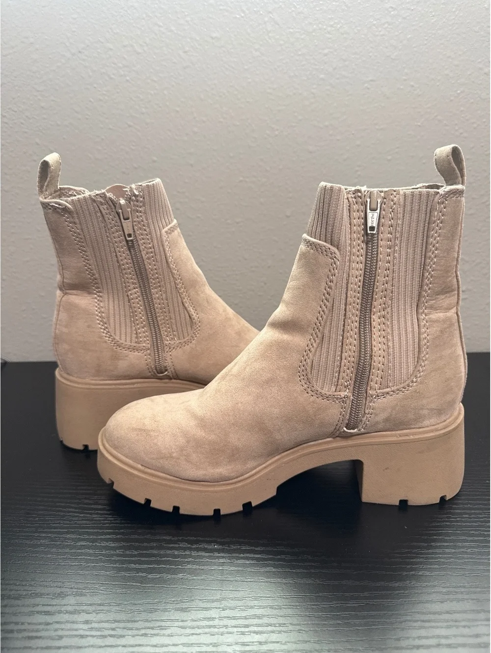 No Boundaries Women's Beige Suede Ankle Boots Size 8